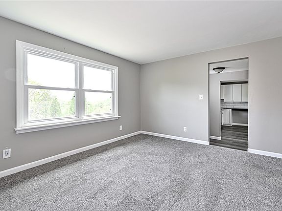 4th image of 1295 Lark Dr