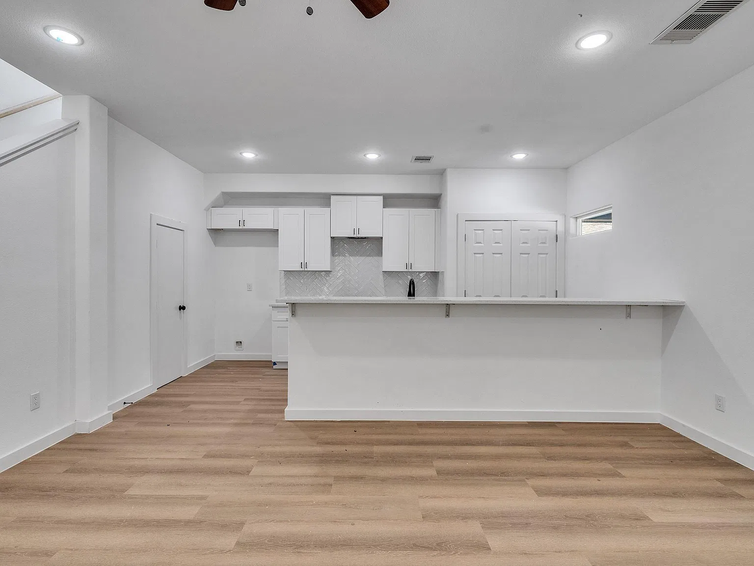 3 bed, 3.0 bath, $1,750 — Photo 2