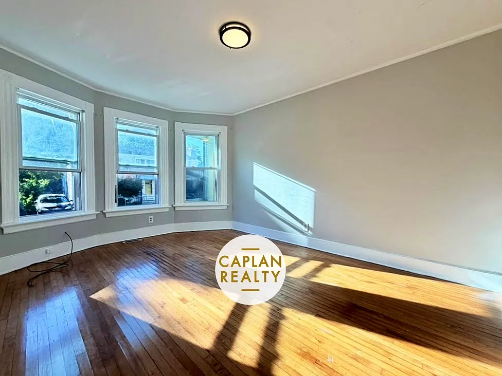 13 Bassett St — Photo 1