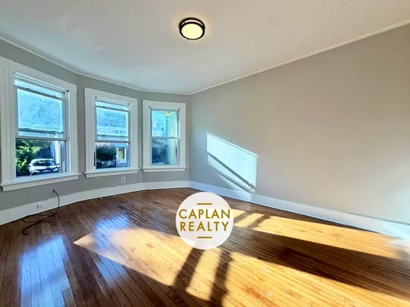 13 Bassett St, Ansonia, CT