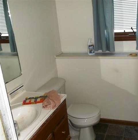 1st image of 413 10th Ave N