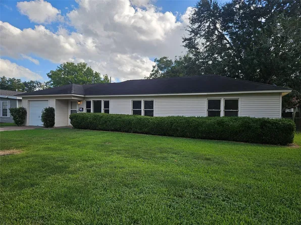 1809 Brazos St, Rosenberg, TX 77471