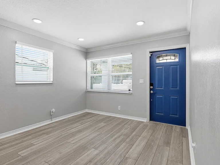 128 NW 10th Ave — Photo 4