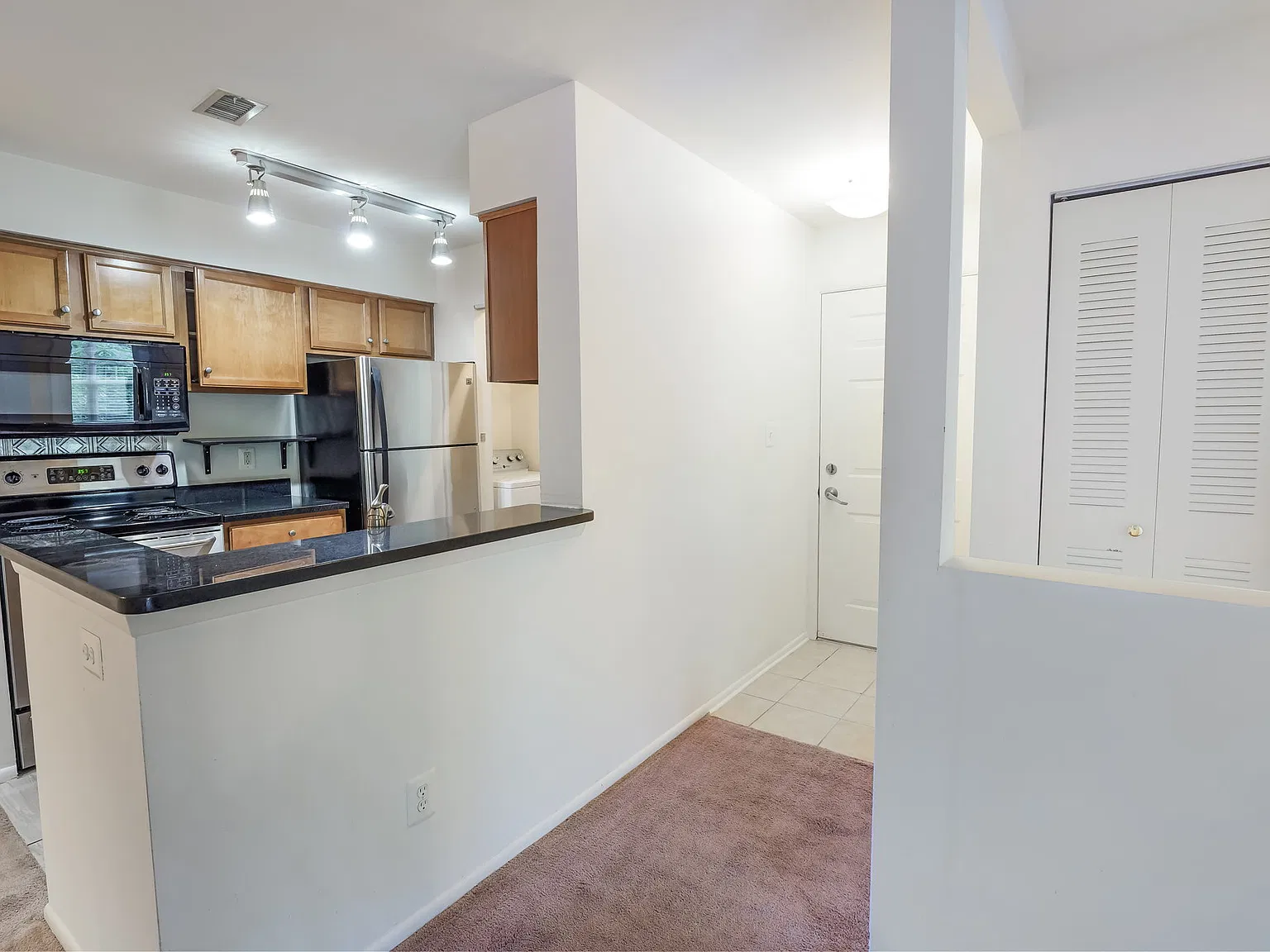 2 bed, 947 sqft, $2,300 — Photo 1