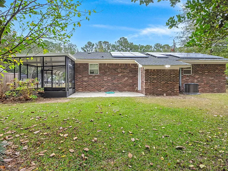 426 Longleaf Dr — Photo 8