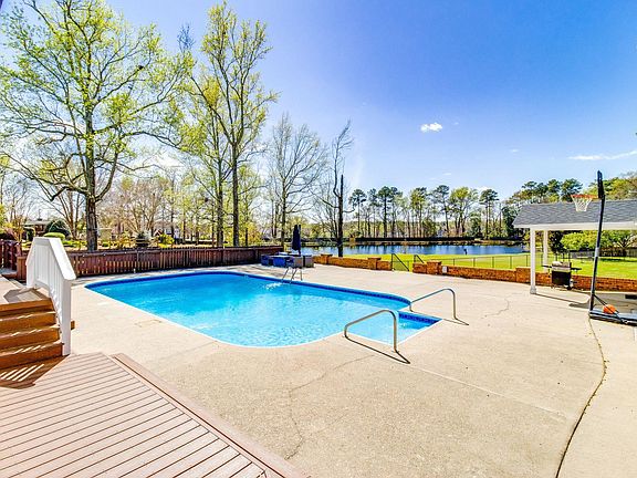 2nd image of 391 Park Rd