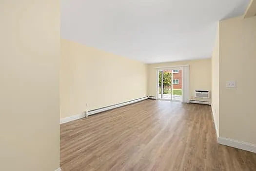 Parkway Cedarhurst Apartments — Photo 33