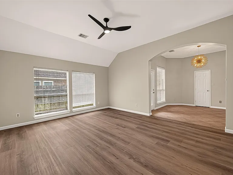 706 Silver Creek Cir — Photo 19