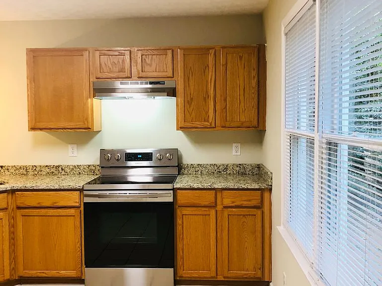 363 E Jefferson St — Photo 14