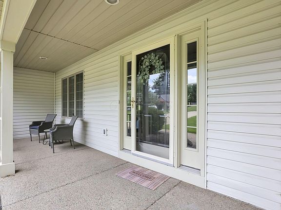 4th image of 1365 Normandy Dr