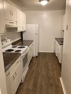 Gaslight Apartments — Photo 7
