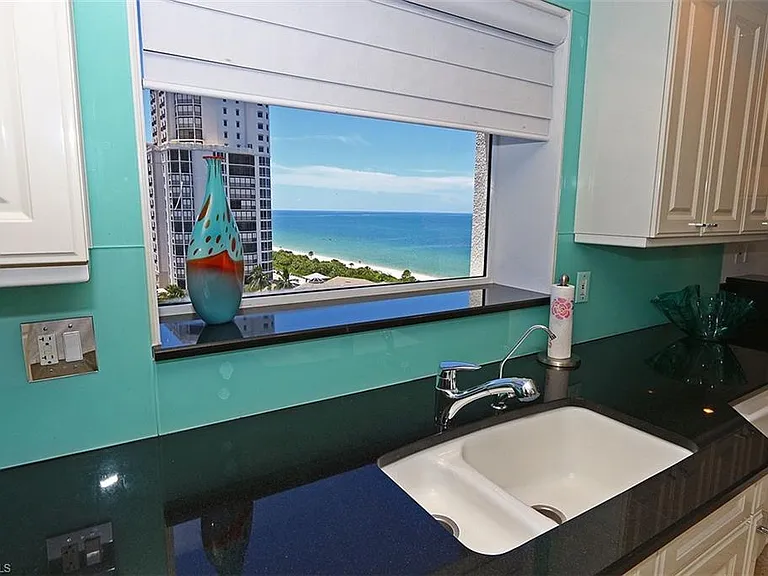 8665 Bay Colony Dr #901 — Photo 34