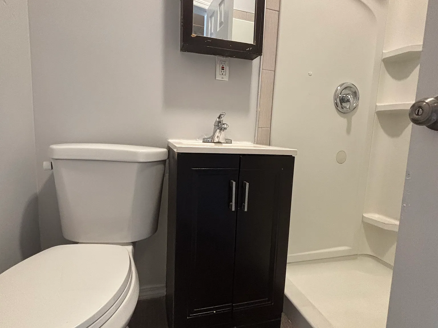 3 bed, 1000 sqft, $2,300 — Photo 2