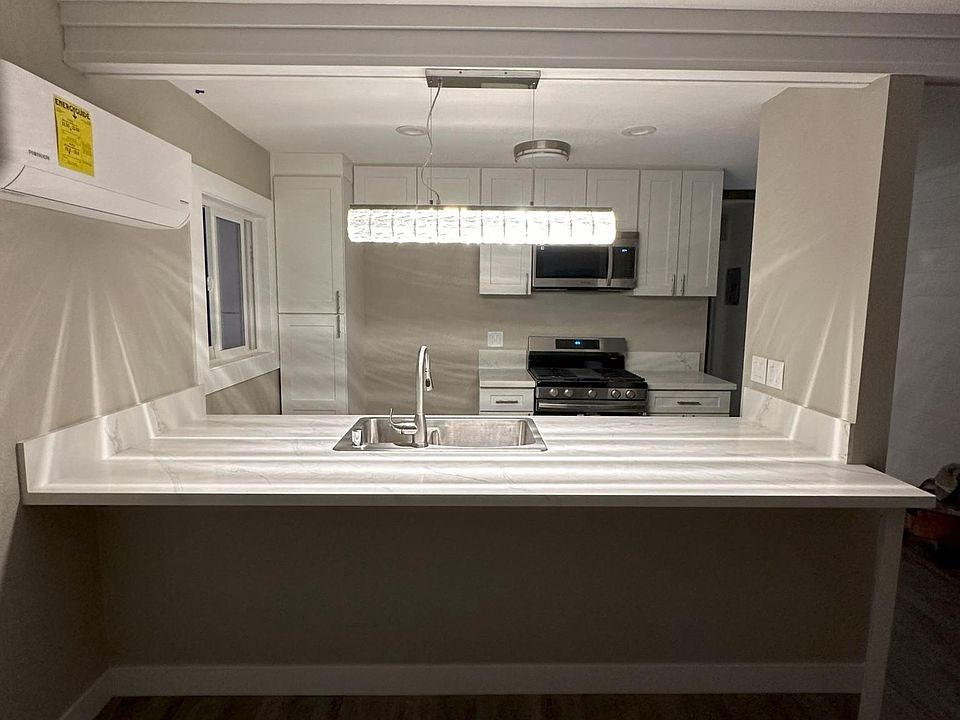 Gorgeous kitchen and counter oasis.