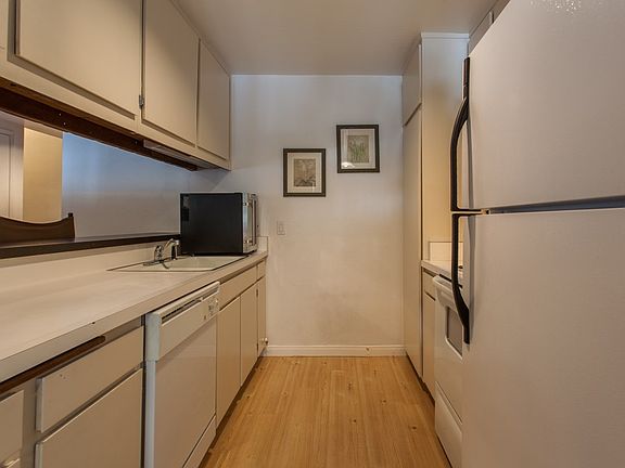 5th image of 2251 Meridian Blvd #180