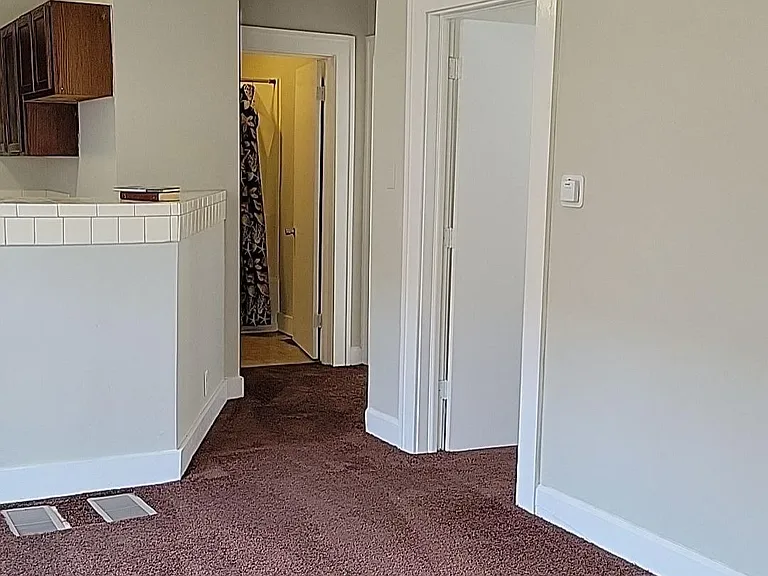 614 N Chester Ave — Photo 4
