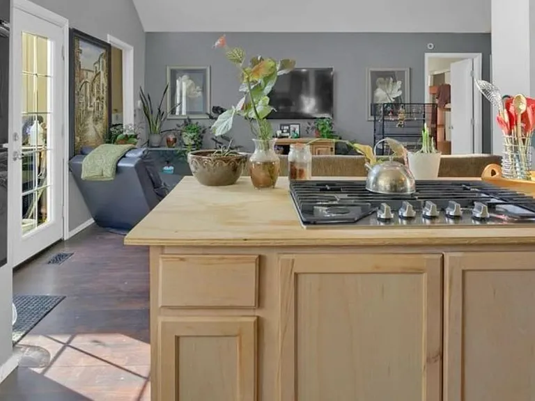 837 San Gabriel Pl — Photo 4