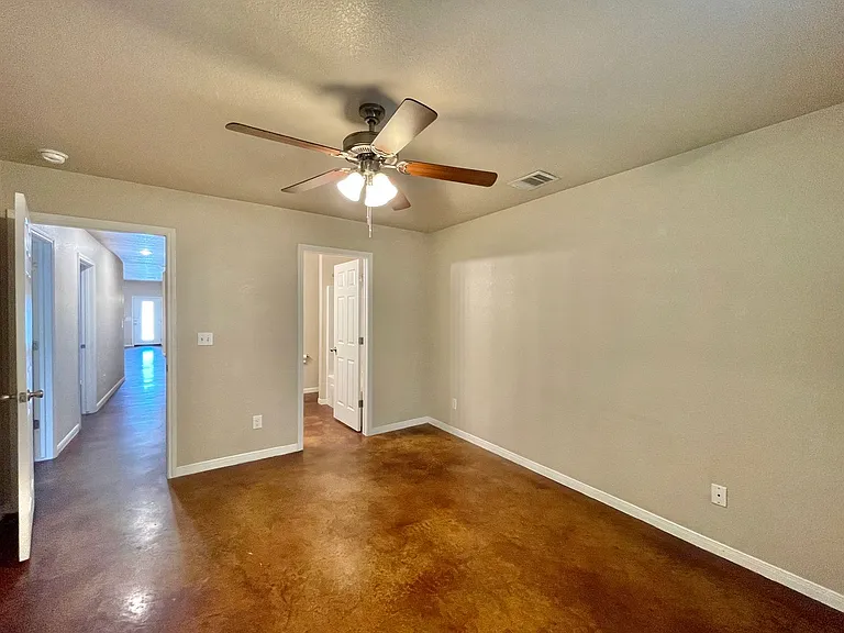 928 Maplewood St — Photo 18
