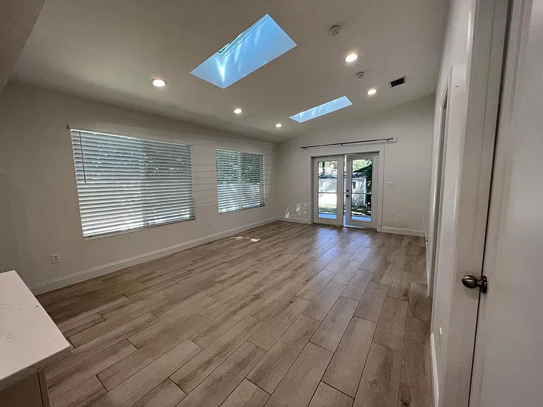 4105 W Azeele St — Photo 15
