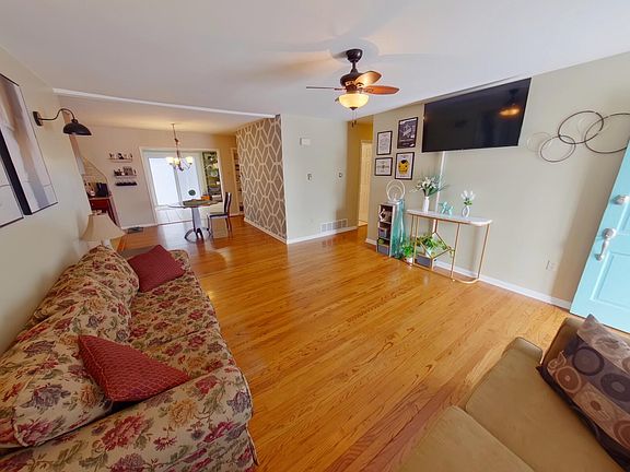 4th image of 601 Country Club Dr