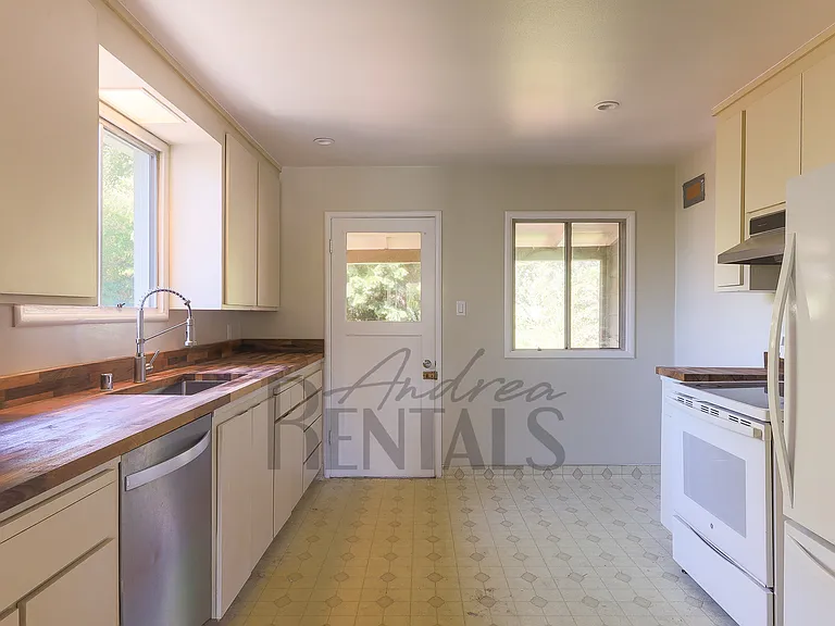 7 Ramona Ave — Photo 8