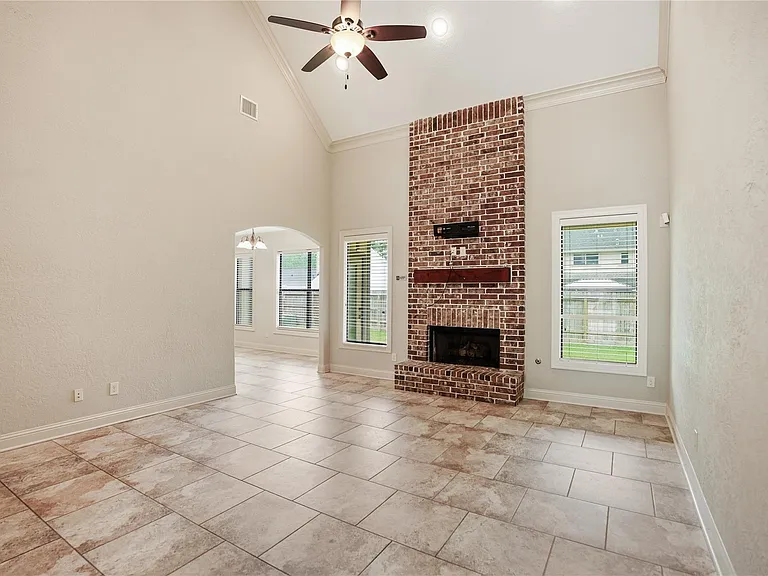 536 Stephen F Austin Dr — Photo 9