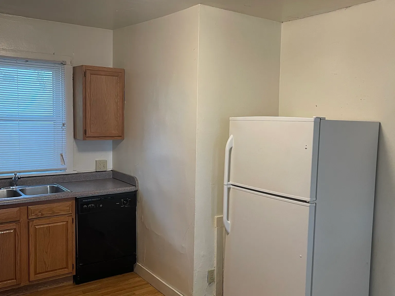 5 bed, 2036 sqft, $3,678 — Photo 3