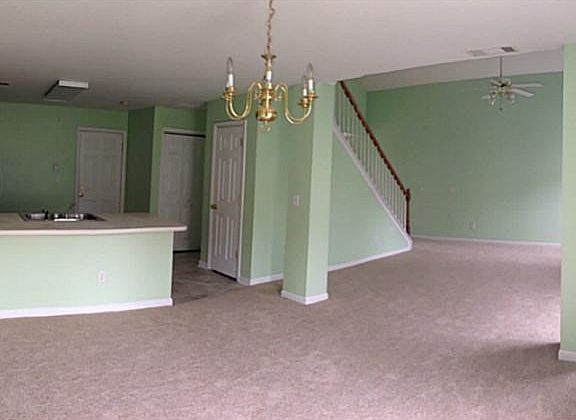 4th image of 811 River Hill Dr