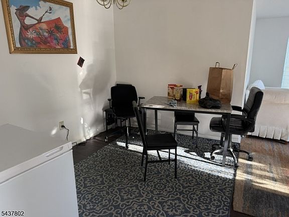 3rd image of 586 15Th Ave