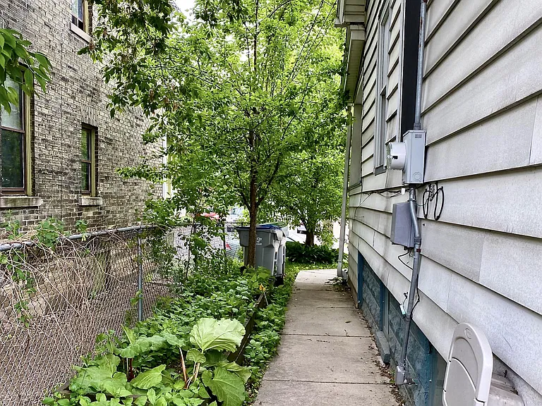 1834 N Humboldt Ave — Photo 15