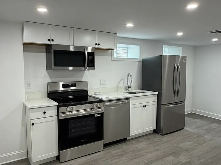115 Bunker Hill Ln — Photo 3