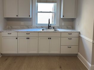 44 Cabot St APT 1, Beverly, MA 01915