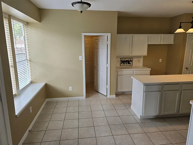 1820 Branch Hill Dr — Photo 9