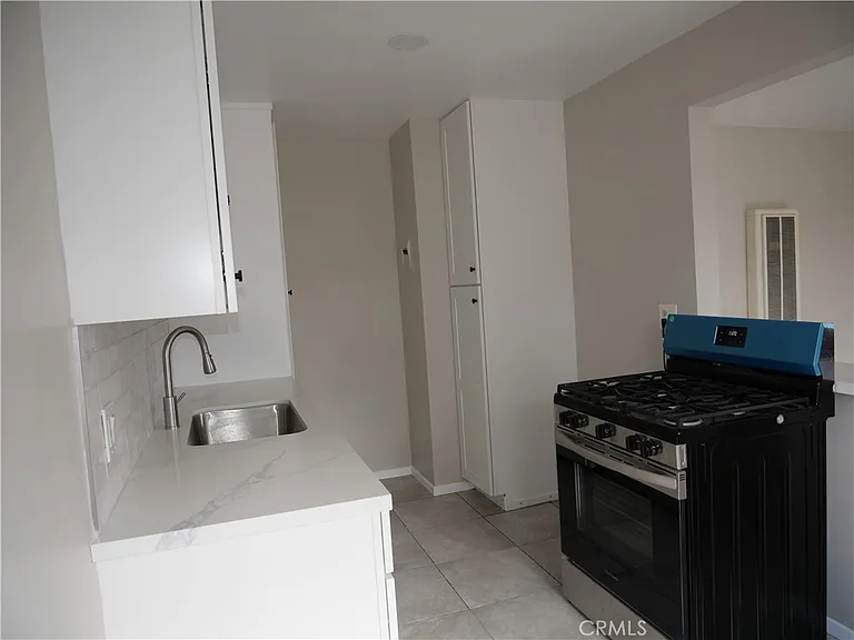 513 E Walnut St #513C — Photo 6