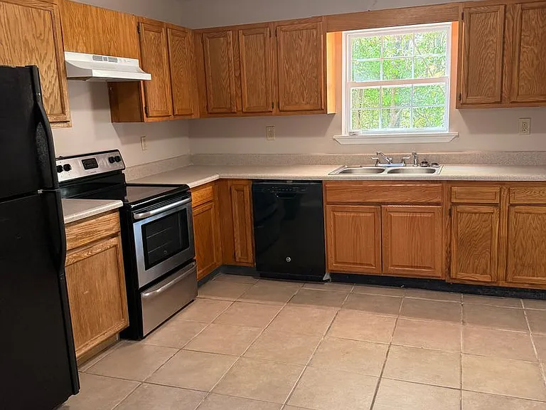 57 Ashley Lauren Ln #D — Photo 4