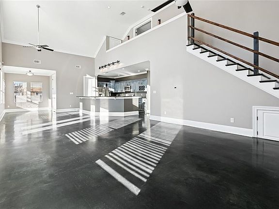 4th image of 726 Oak Ave