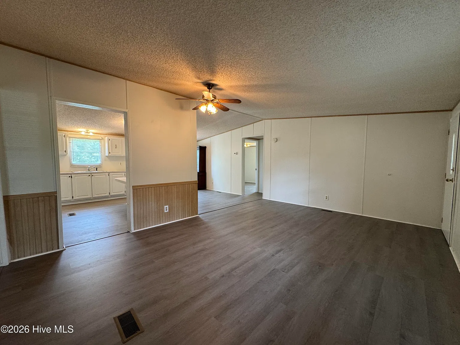 3 bed, 2.0 bath, $1,525 — Photo 3