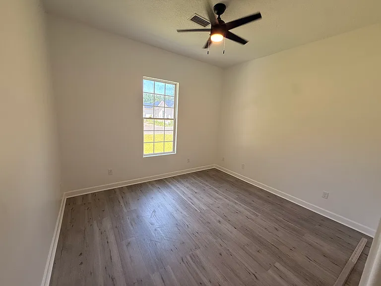 124 Sheryl Ct — Photo 8