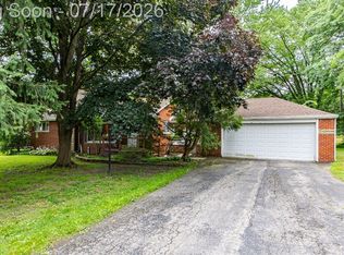 5511 Wright Dr, Troy, MI 48098
