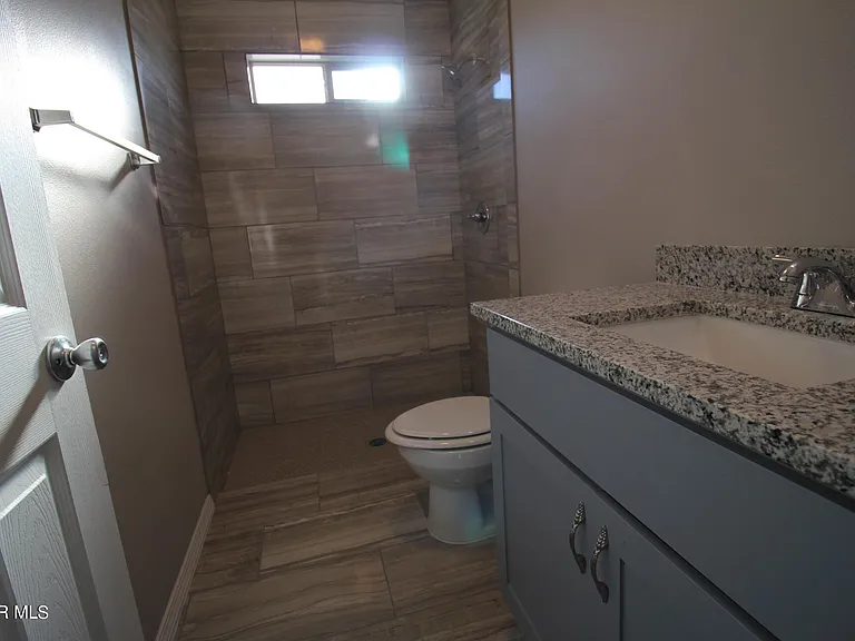 517 Val Verde St #B — Photo 17