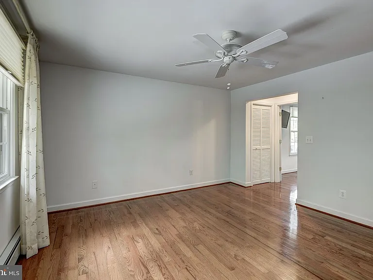 929 Woburn Ct — Photo 22