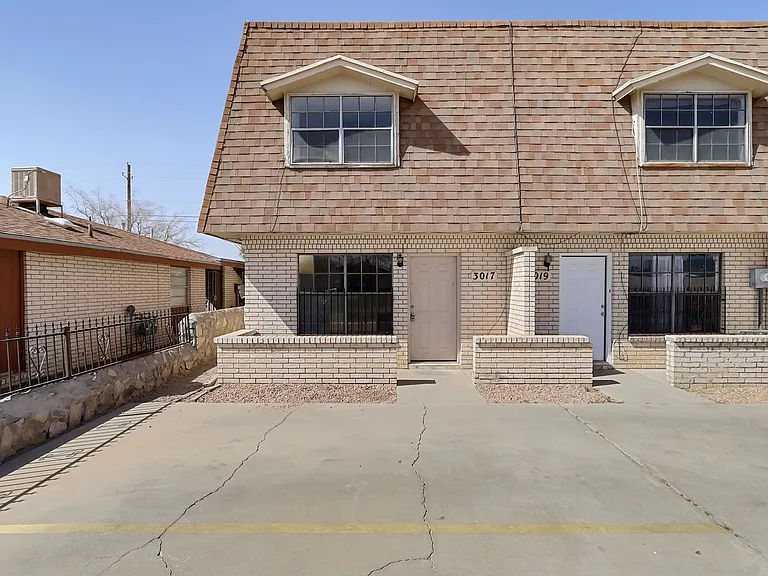 3017 E Glen Dr — Photo 1