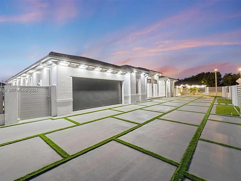 13305 SW 190th Ter — Photo 14