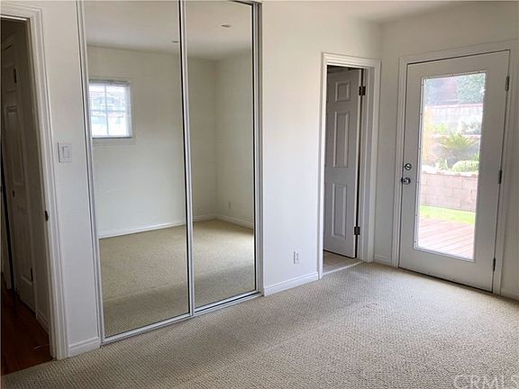 Bedroom En-suite with Mirrored Wardrobe Closet.