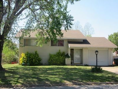 906 N Woodland Dr E, Sand Springs, OK, 74063