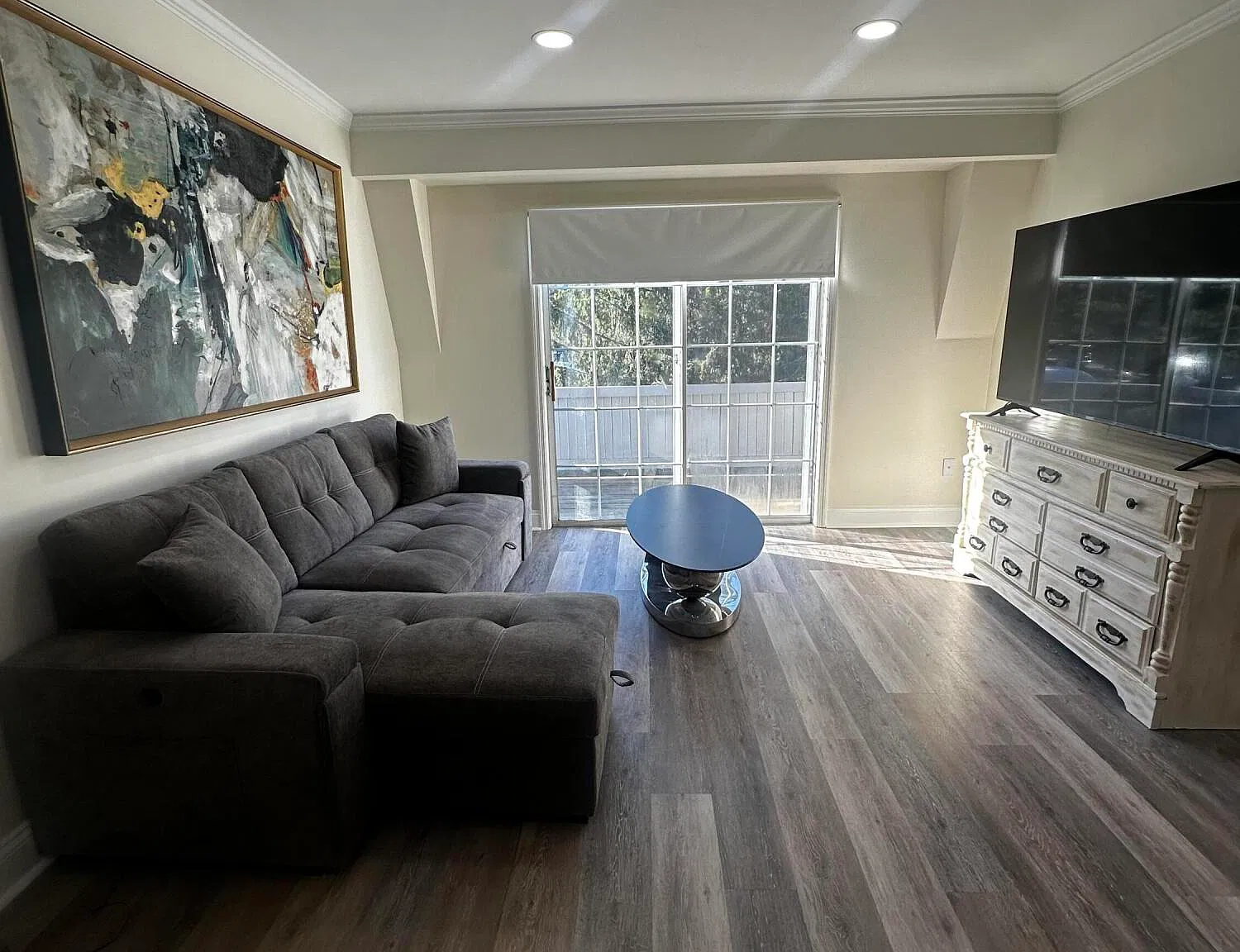 1 bed, 1.0 bath, 604 sqft, $2,000 — Photo 1