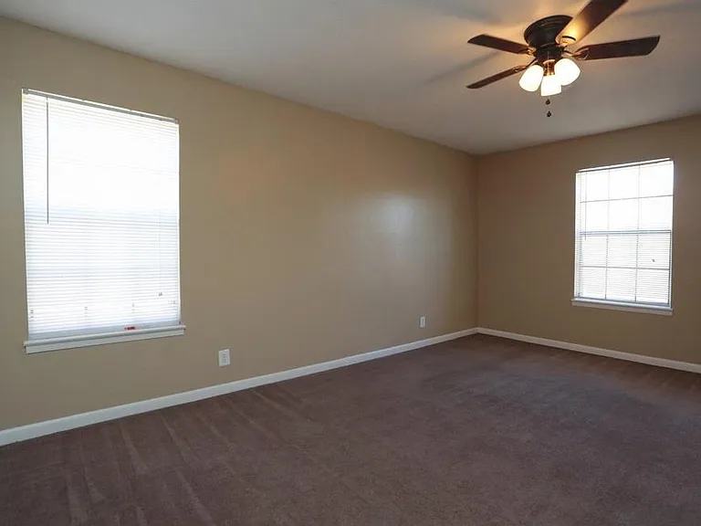 StoneBrook Apartments — Photo 12