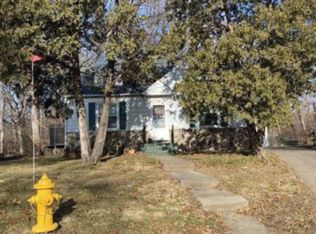1 Knoll Ct, Rock Island, IL 61201