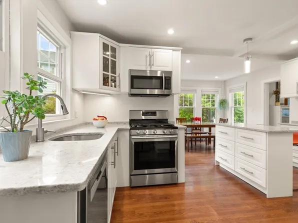67 Washington St, Reading, MA 01867