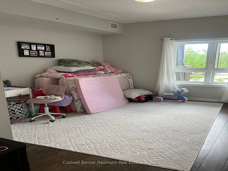 35 Kingsbury Sq #217 — Photo 11